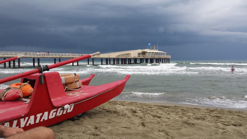 Hotel Ornella Lido di Camaiore Buitenkant foto